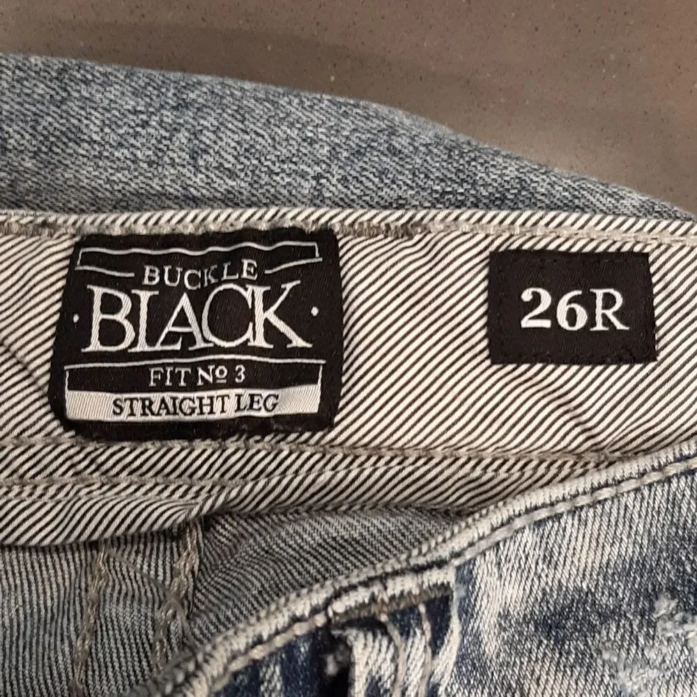 Buckle Black Fit 3 26R Straight Leg Distressed Jeans